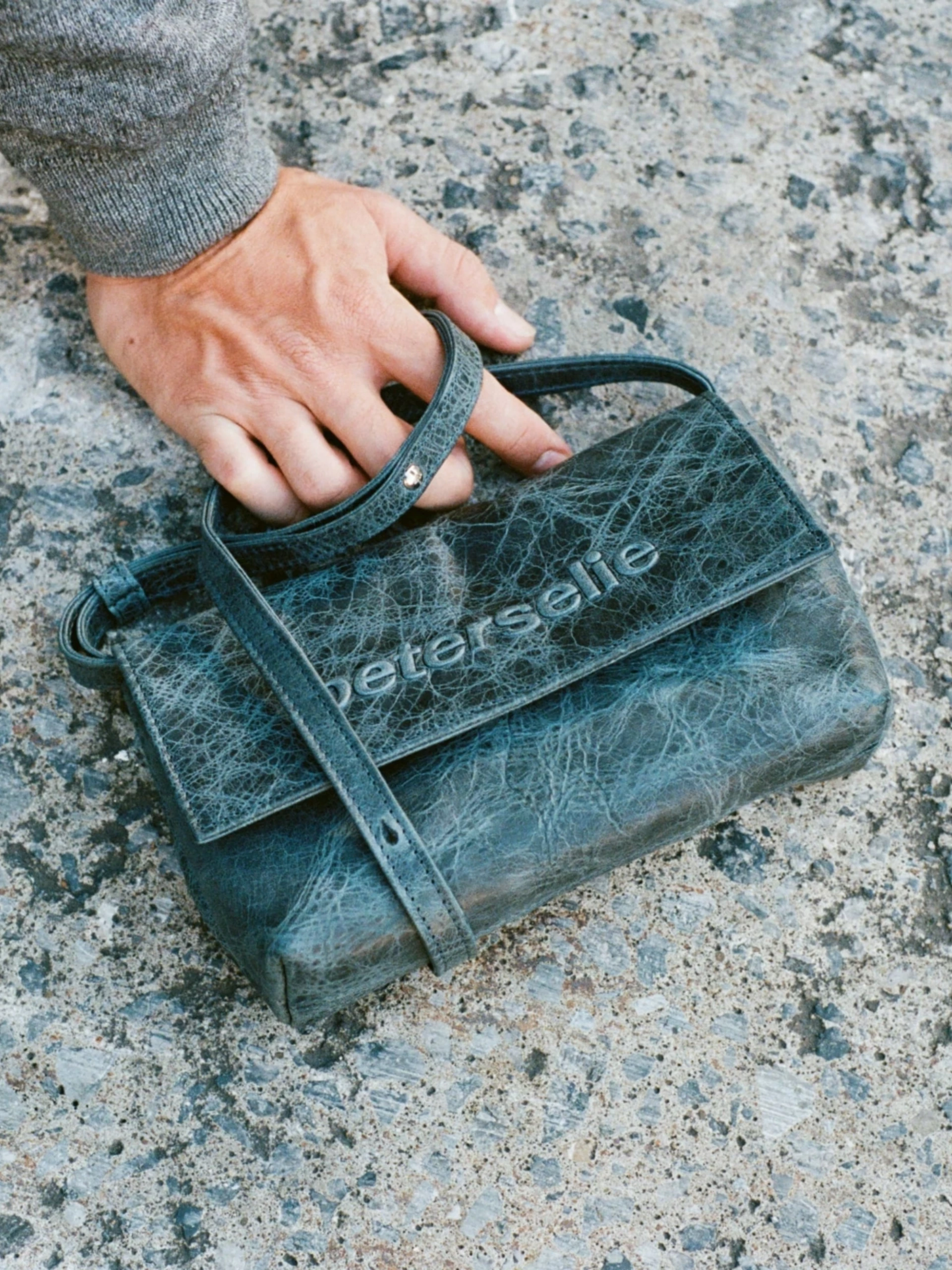 0033 4 A001128810033 min