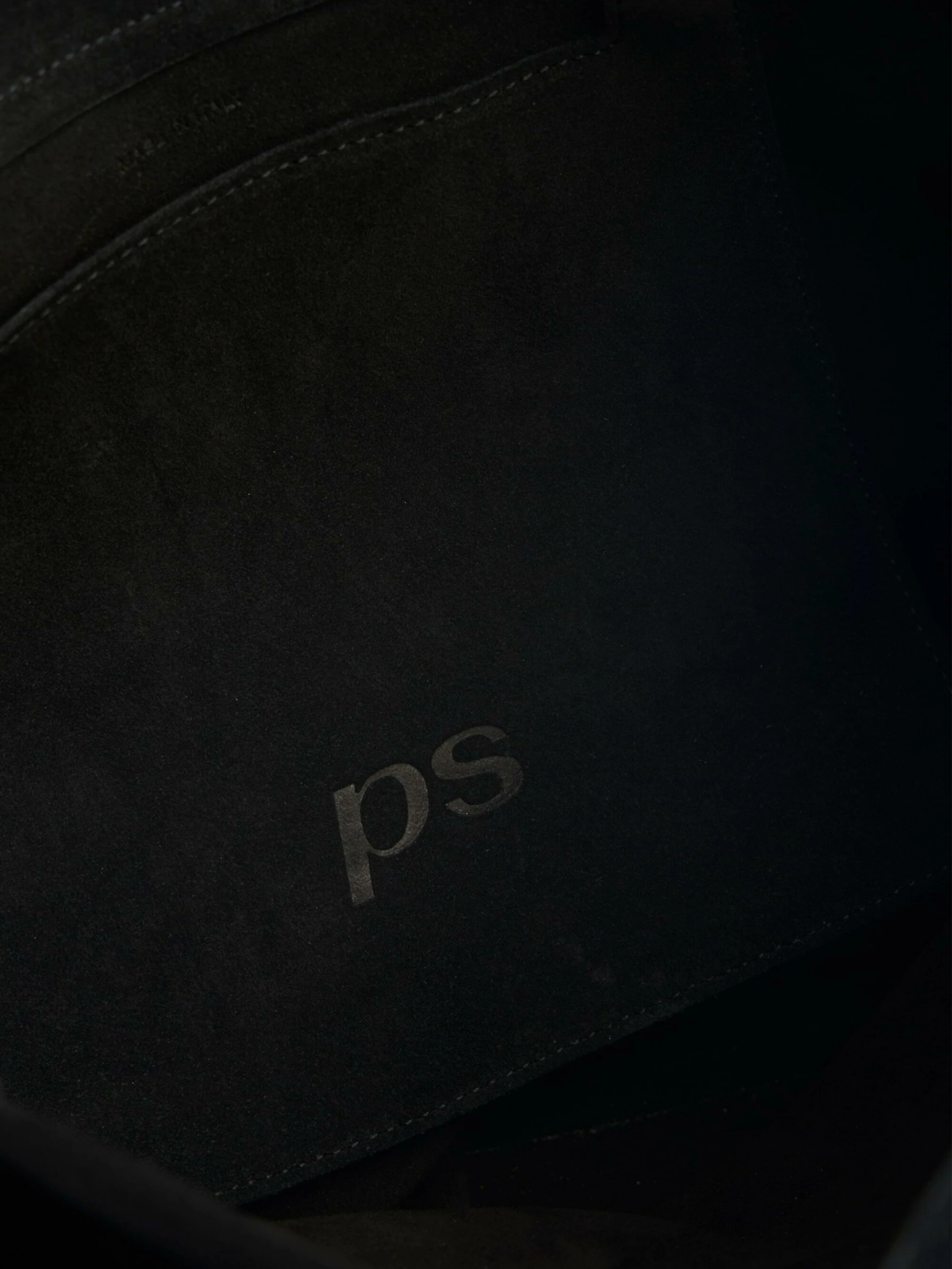 Ps 01 blacksuede detail min
